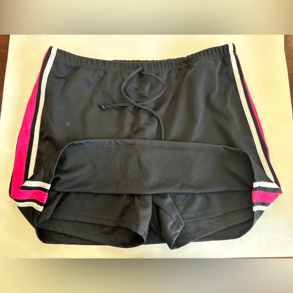 Fashion Bug Skort - Women’s Black/Pink/White Skort. Elastic Waist. Size 18/20